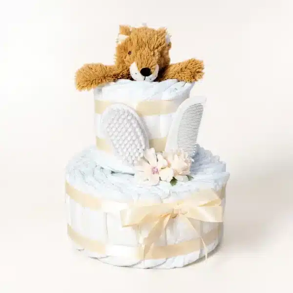 Beige luiertaart met Happy Horse knuffel op lichte achtergrond